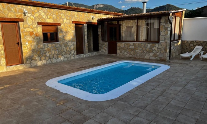 Segura de la Sierra Apartamento | Casa Rural LAS 3 A, en Sierra de Segura, Cazorla y las Villas. PISCINA PRIVADA!
