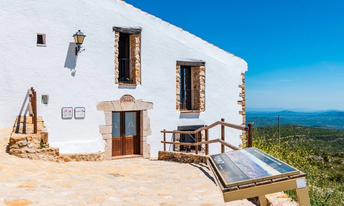 Sarratella Casa | Casa Rural 'Rosa de los Vientos' con Vistas al Mar, Terraza Privada y Wi-Fi