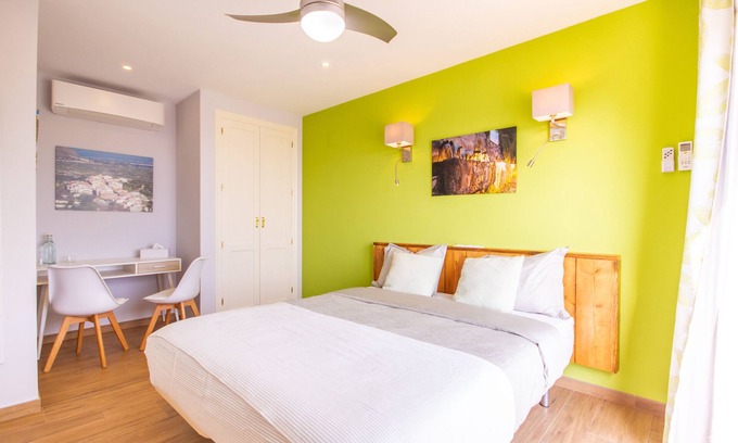 Murla Cama Y Desayuno | Casa rural con vistas preciosas y piscina, habitación Campell