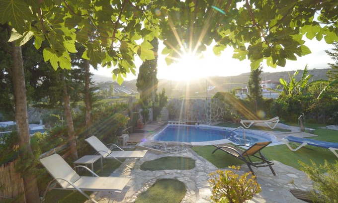 Salobreña Cabaña | Casa rural con piscina, zona de juegos etc..