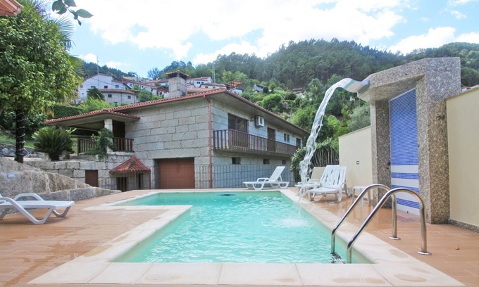 Rio Caldo Cabaña | Casa rural con piscina privada no Gerês