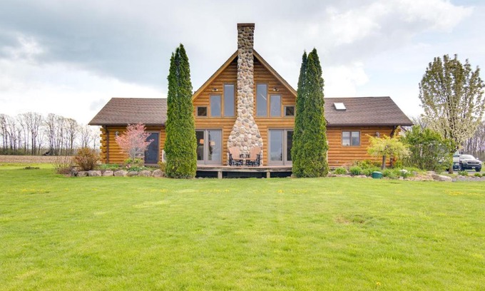 Romulus Casa | Rural New York Vacation Rental with Deck