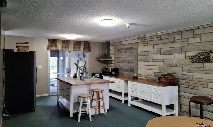 Delaware County Casa | Rural peace and quiet 10 minutes from Ball State. Remodeled church.