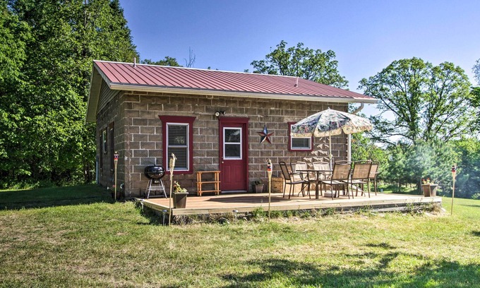 Pine River Cabina | Rural Pine River Cabin: Snowmobile + Snowshoe