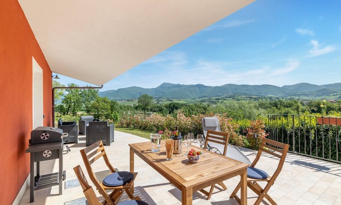 Matelica Apartamento | Escapada a la piscina rural en Matelica