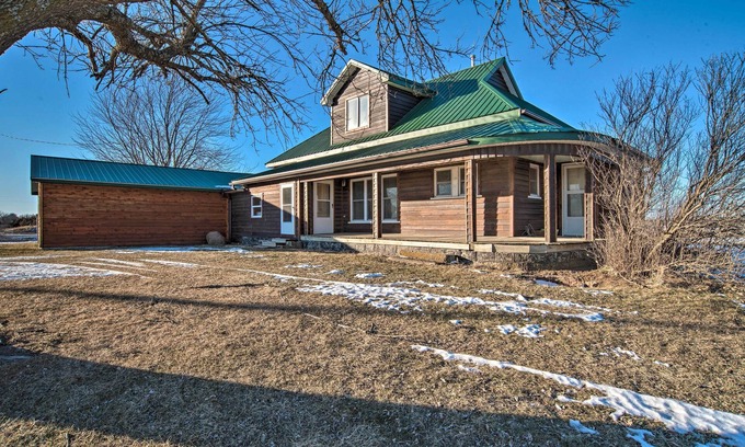 Putnam County Cabina | Rural Powersville Retreat w/ Lake Access & Porch!