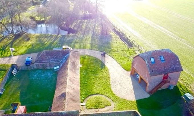 Hammerpot Casa | Rural Retreat with Sunset View