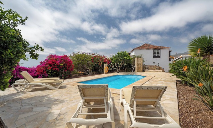 Villa de Arico Casa | Casa Rural de vacaciones 'La Tunera' con vistas al mar, piscina privada y Wi-Fi