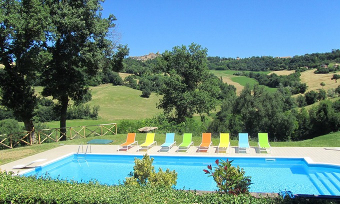 Gualdo Villa | Villa rural con vistas a Gualdo y montañas, piscina privada, terraza en el techo