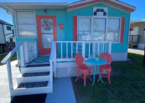 Southside Rural Community Complejo | Ruskin FL Resort- 30 mins-90 mins away from FL Attractions, Facilities and close to the gulf coast beaches