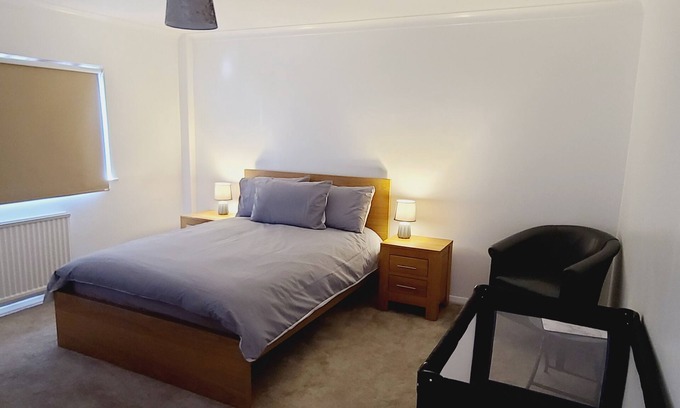 Crawley Casa | Rusper Retreat- up to 12 guest