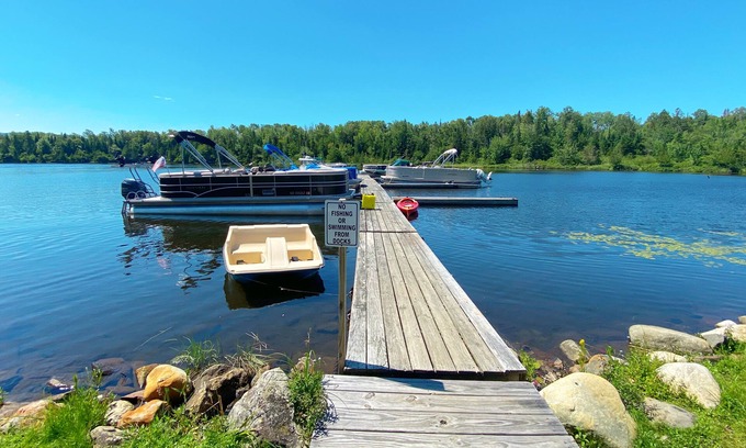 Rangeley Cabaña | Russell Cove 3 - This cute cottage sits right on the water