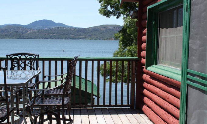 Clearlake Cabina | Rústica cabaña de madera de 1930 duerme siete en el entorno de finca privada