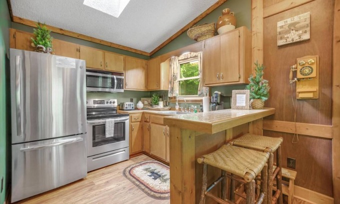 Sylva Cabina | Rustic 2BR Cabin, Mountain Views & Fishing