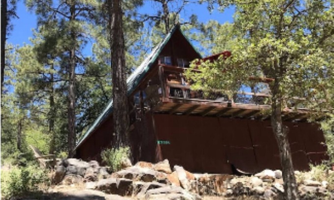 Crown King Apartamento | rustic a frame cabin in woods