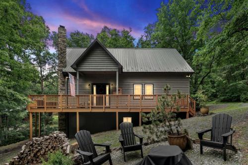 Mount Jackson Casa | Rustic A-Frame Chalet with Hot Tub & Scenic Views in Mount Jackson, Virginia