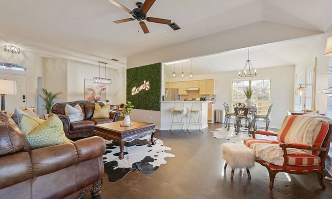 Shirewood Casa | Rustic Aggie ~ Aggieland Vacation Rentals
