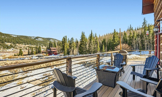 Alma Cabina | Rustic Alpine Cabin w/ Game Loft, Hot Tub & Views
