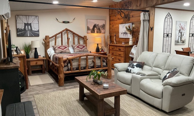 Neely Apartamento | Rustic and cozy 2 bedroom apartment in charming Lucedale Ms, with WiFi,AC