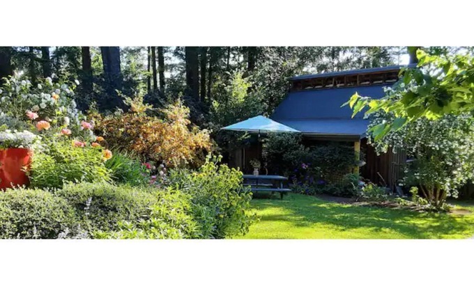 Mayne Island Casa | Rustic and Romantic B&B