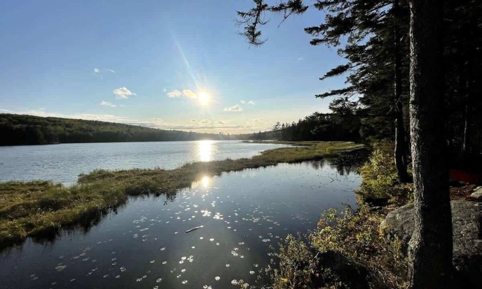 Blue Hill Casa | Rustic and Stylish Cabin on Stunning Serene Pond