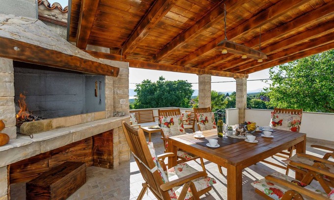 Pinezici Apartamento | Rustic apartment EVELIN close to the beach
