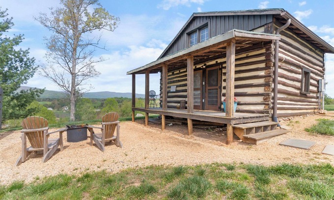 Batesville Apartamento | Rustic Bailey's Retreat Cabin Near Wineries!