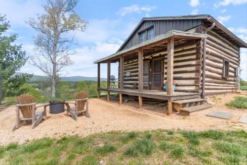 Batesville Apartamento | Rustic Baileys Retreat Cabin Near Wineries!