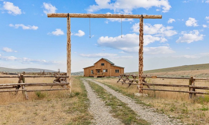 Stevensville Casa | Rustic Barn Retreat in Stevensville, Montana