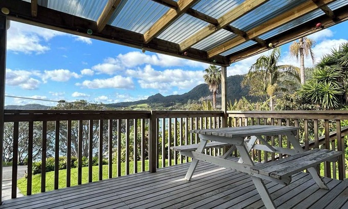 Whangarei Heads Casa | Rustic Beach House Getaway
