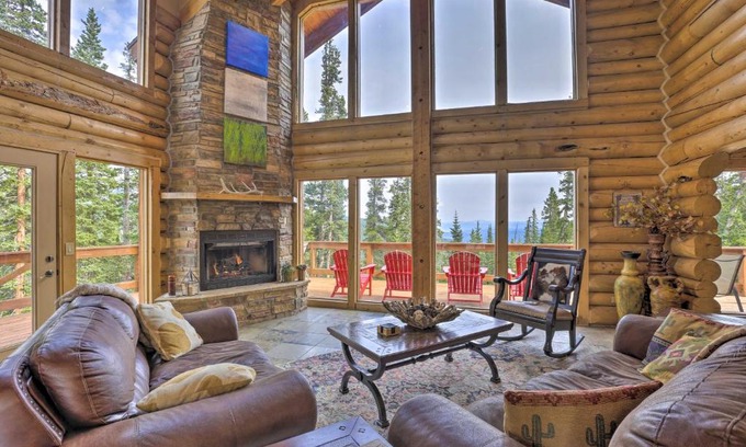 Quandary Village Casa | Rustic Breckenridge Escape with Hot Tub and MTN Views!