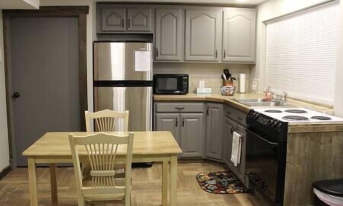 Uintah Casa | Rustic & Bright 1 Bed Apt.