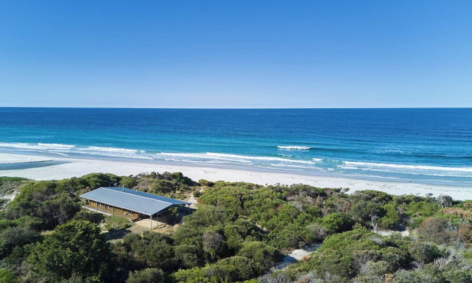 Douglas River Casa | Rustic by the sea - Freycinet Holiday Houses