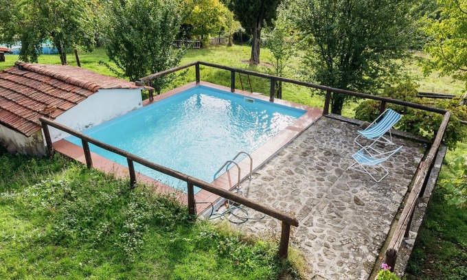 San Marcello Piteglio Chalet De Esquí | Chalet rústico con piscina