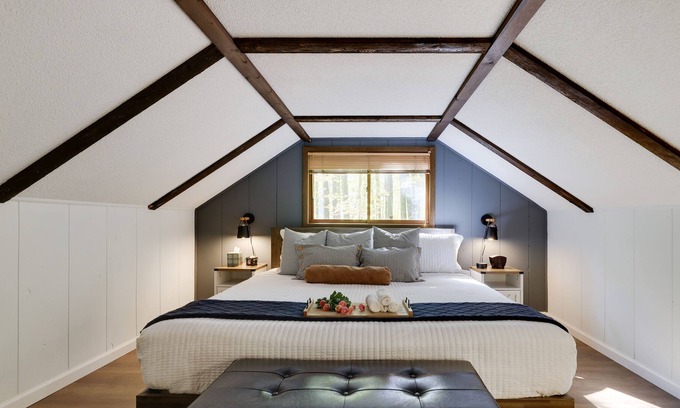 Hamlin Chalet De Esquí | Rustic Cabin at Poconos +Ski, 2 king beds, Pit