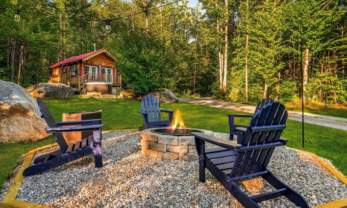Bethel Cabina | Rustic Cabin! Firepit! Dog Friendly! Hot Tub!