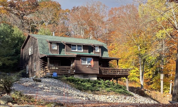 Lake Luzerne Cabina | Rustic Cabin in Lake Luzerne - Smith Mtn House