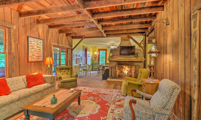 Burlington Cabina | Rustic Cabin in the Woods: 2-Acre Fishing Pond!