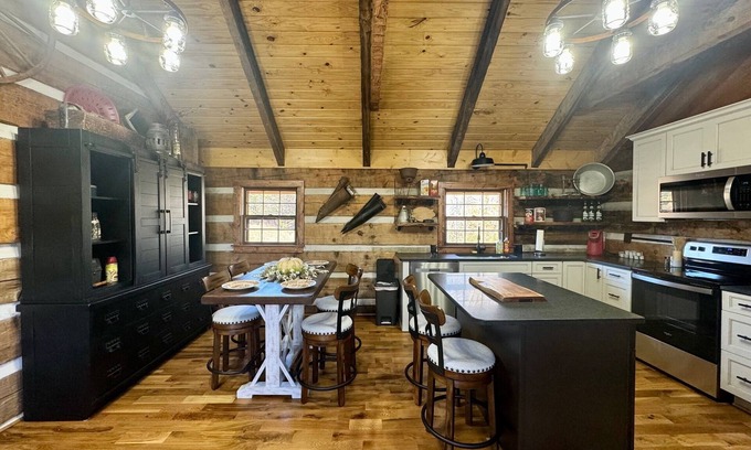 Stokes Cabina | Rustic cabin newly remodeled just 15 minutes from downtown Winston Salem.