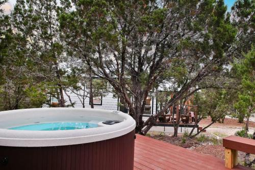 Canyon Lake Casa | Rustic Cabin on 5 Private Acres with Hot Tub and Fire Pit
