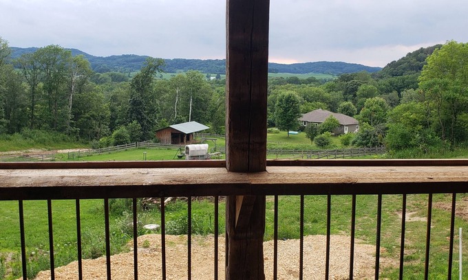 Sparta Cabina | Rustic Cabin on 7 Acres