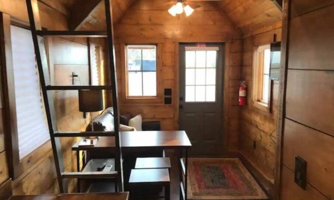 Lindon Casa | Rustic Cabin Tiny Home at Marina