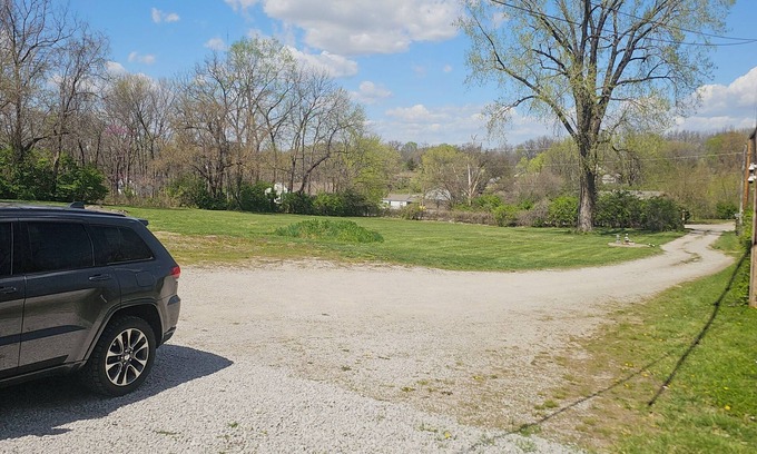 South Kansas City Alquiler De RV | Rustic campground in Kansas City. FIFA World Cup ready to rent private compound