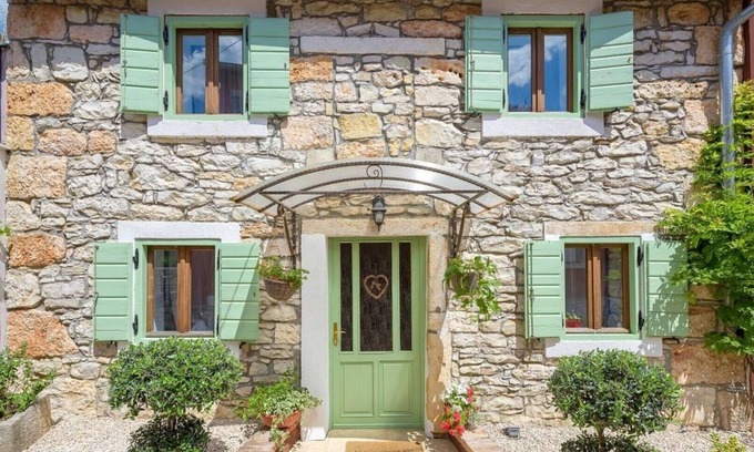 Nova Vas Villa | Casa Dvi Mendule / Charming Casa Dvi Mendule near Brtonigla, northern Istria