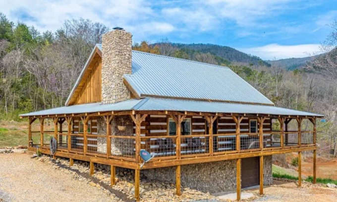 Newport Cabina | Rustic Charm in the Great Smoky Mtns