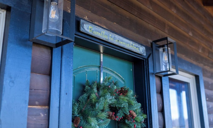 Gallatin Cabina | Rustic Charm Meets Modern Comfort – Cozy 3-Bedroom Retreat in Gallatin