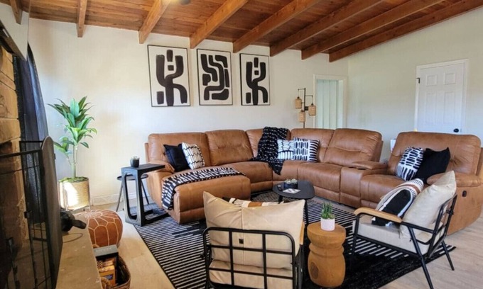 Highland Hills Casa | Rustic Charm Meets Modern Luxury