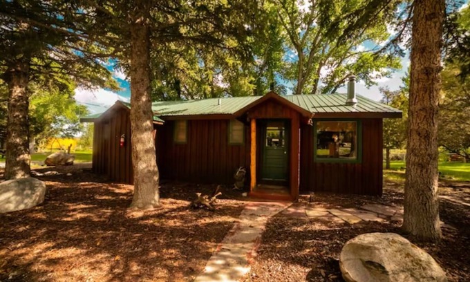 Dubois Cabina | Rustic Charm: Yellowstone Cabin / Hot tub