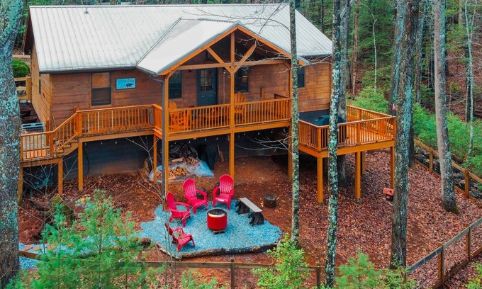 Hiawassee Cabina | Rustic charmer w/ mountain views, fireplace, grill, yard-Dogs Welcome