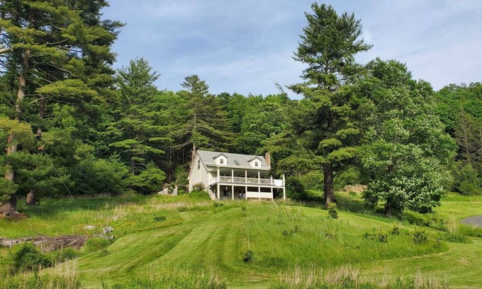 Monticello Cabina | Rustic Chic hidden Gem in the Southern Catskills